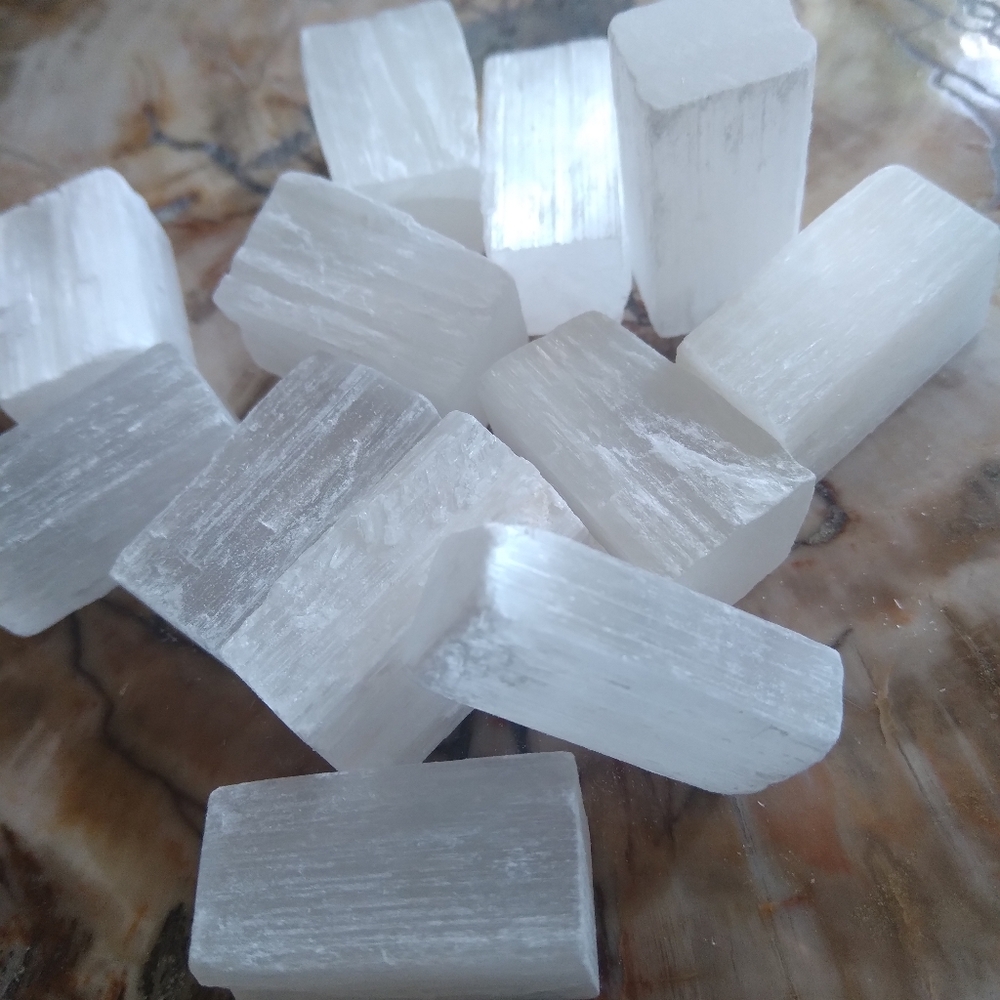 (12) Pcs- 1" Random Mix Selenite Logs